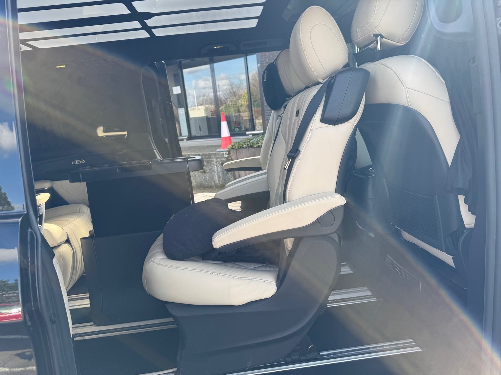 Mercedes-Benz V 300d AMG Line – Image 17