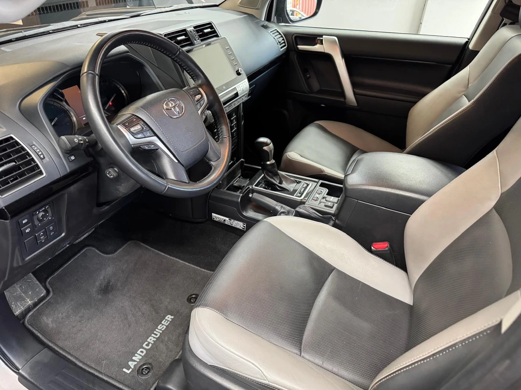 TOYOTA Land Cruiser 2.8TD Invincible – Image 8