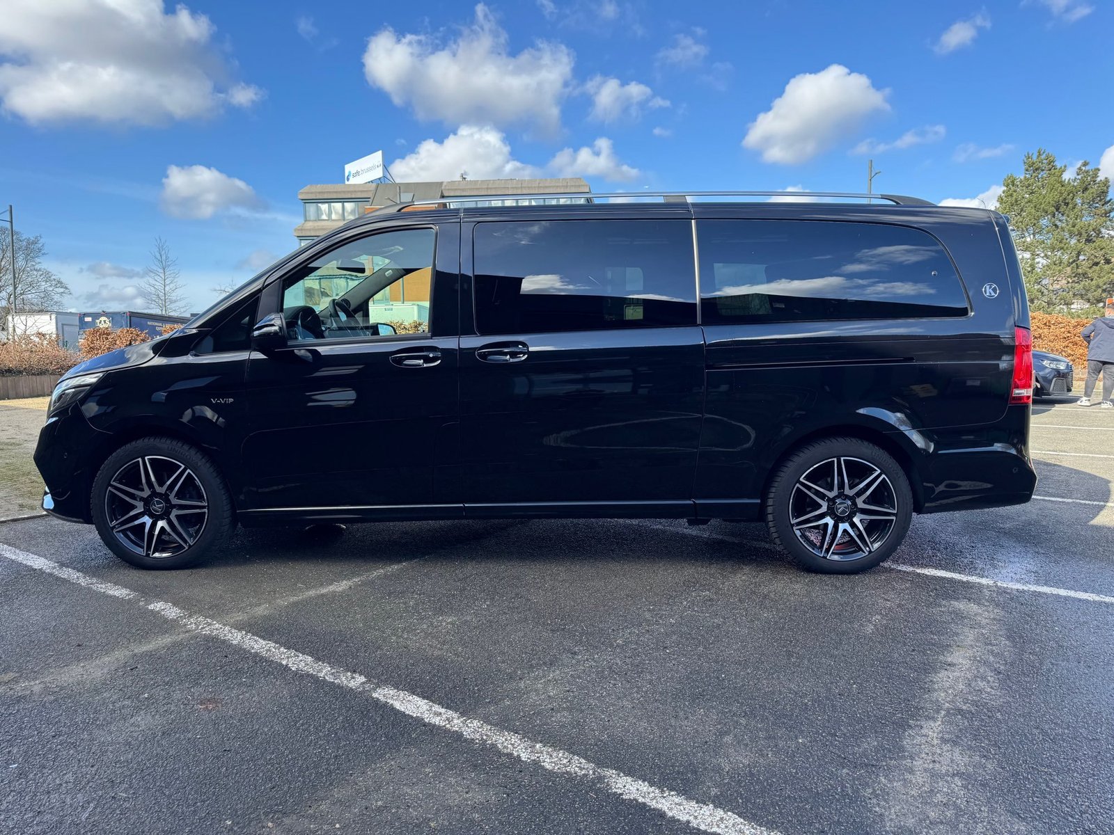 Mercedes-Benz V 300d AMG Line – Image 7