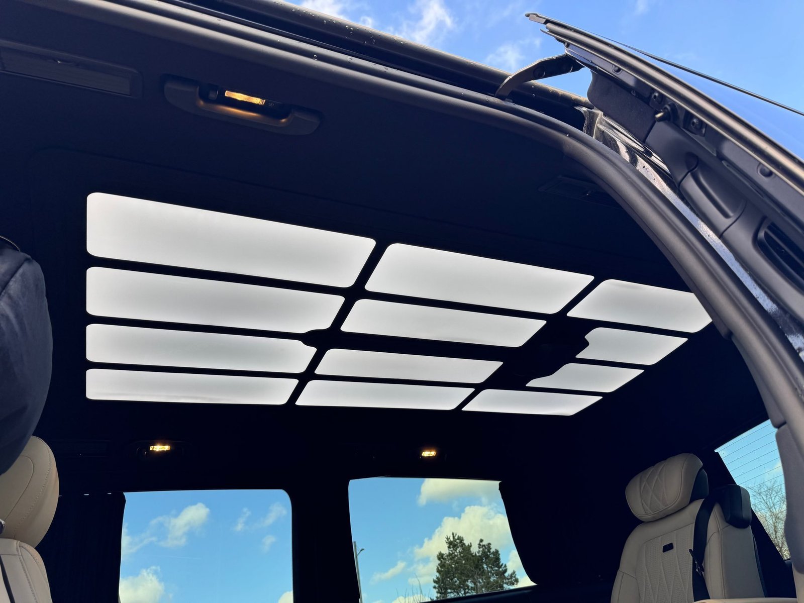 Mercedes-Benz V 300d AMG Line – Image 23