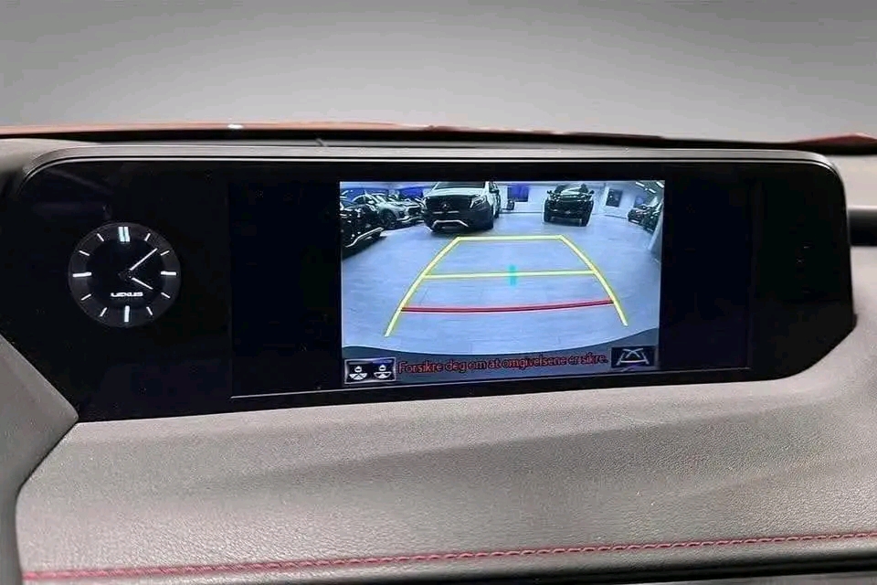Lexus UX Hybrid/4WD/F-Sport/Head Up – Image 17