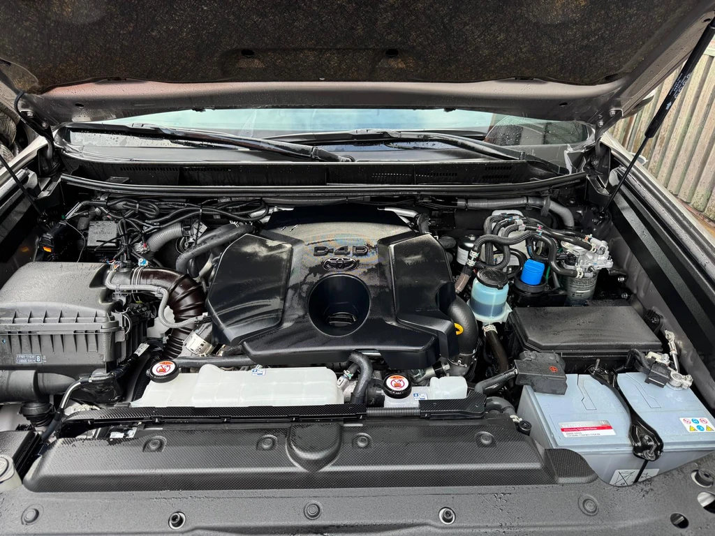 TOYOTA Land Cruiser 2.8TD Invincible – Image 10