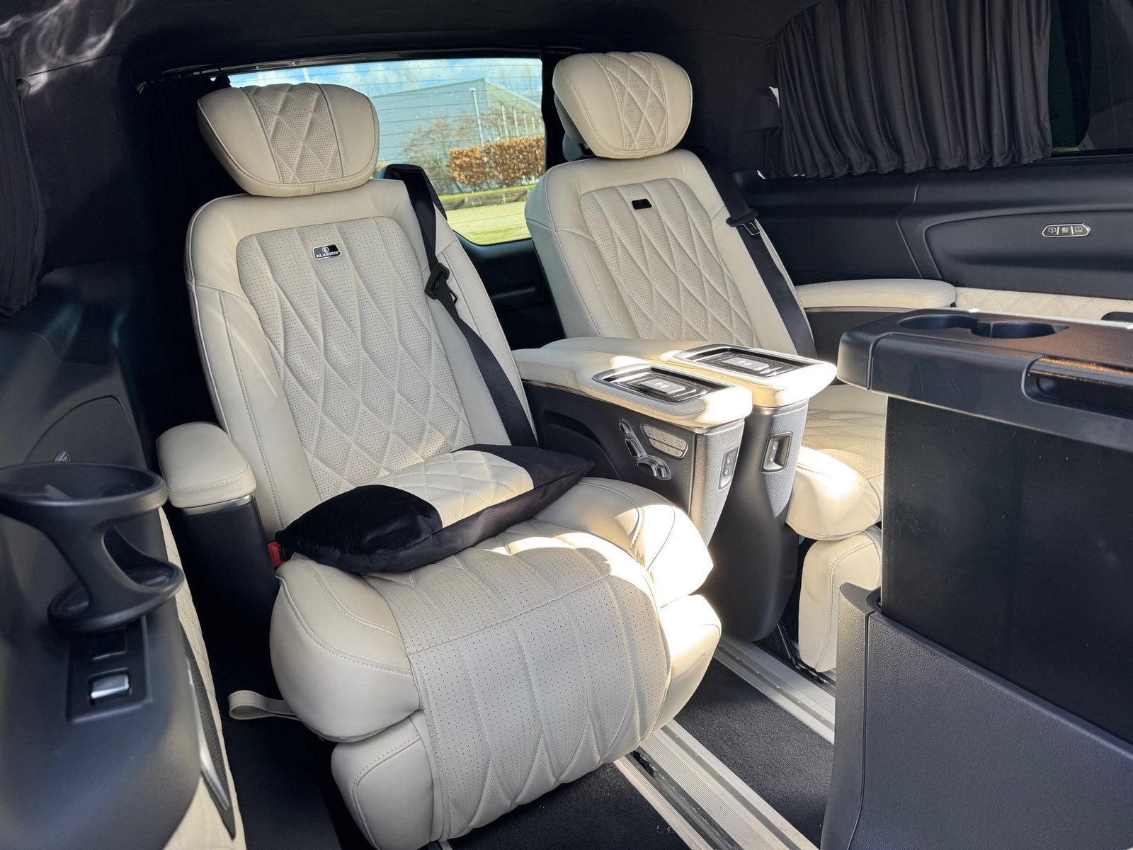 Mercedes-Benz V 300d AMG Line – Image 48