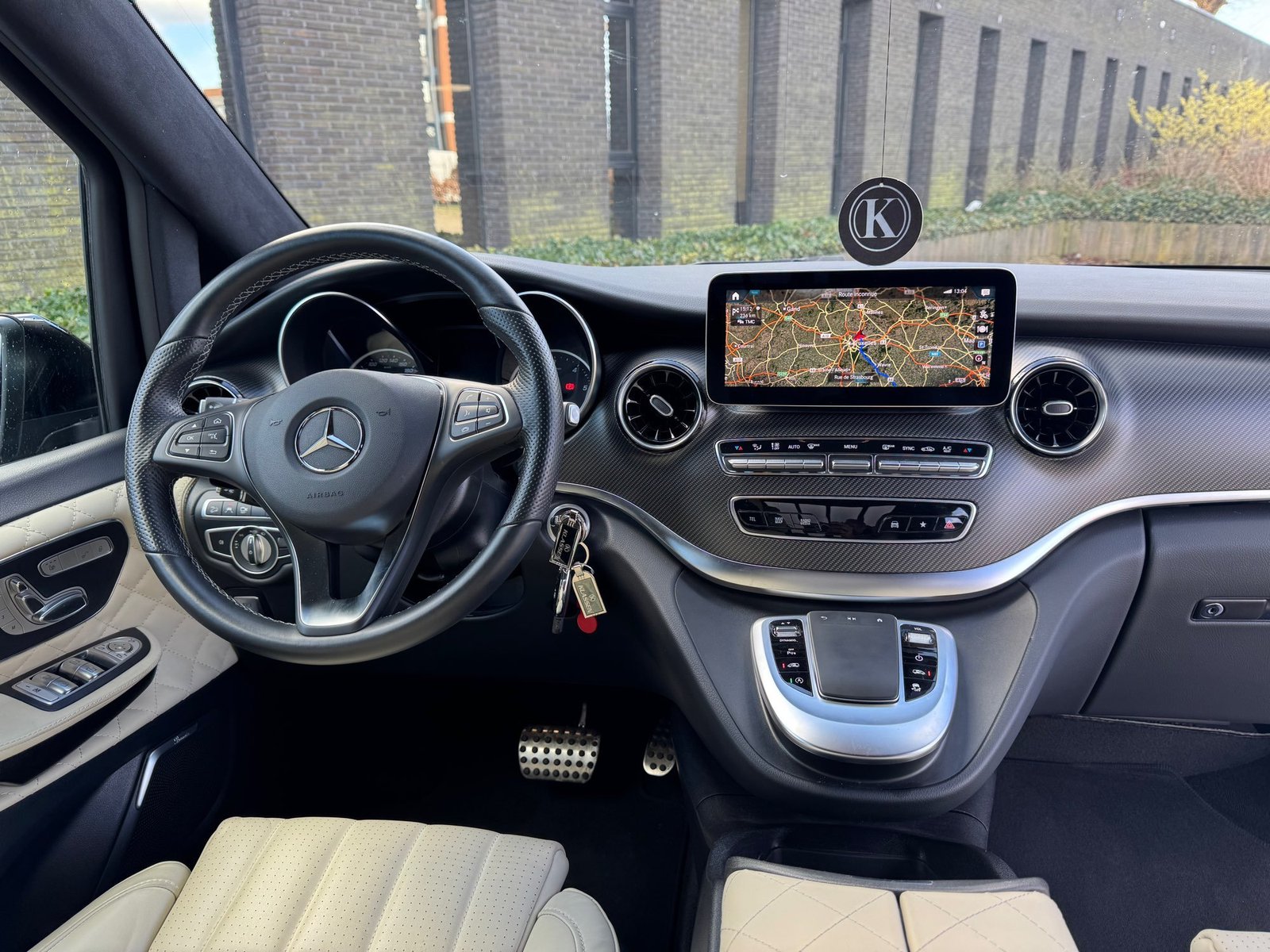 Mercedes-Benz V 300d AMG Line – Image 41