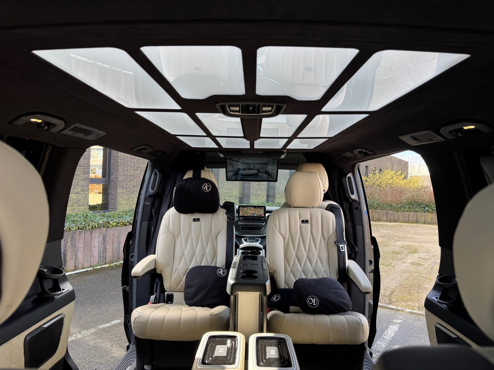 Mercedes-Benz V 300d AMG Line – Image 14