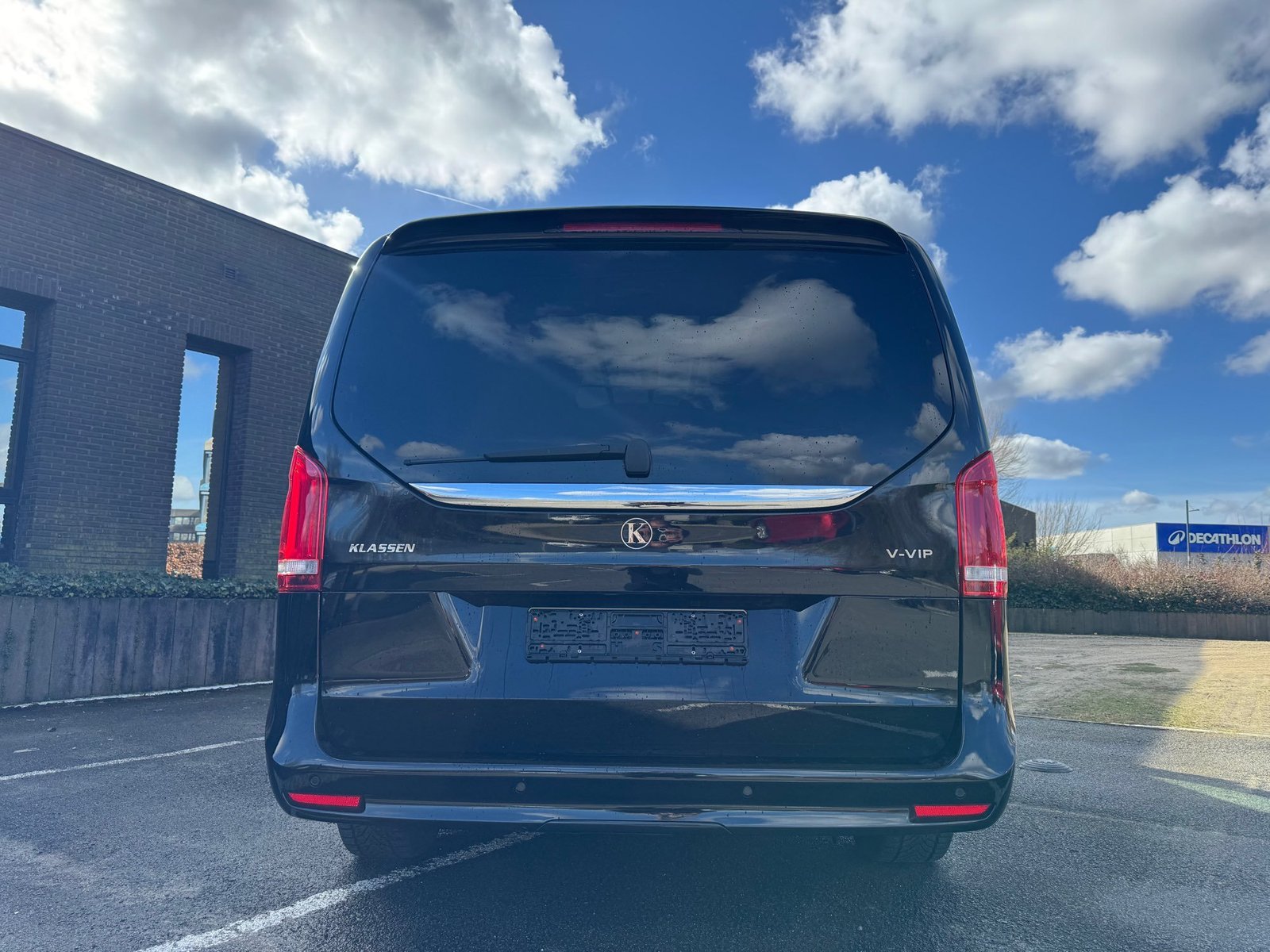 Mercedes-Benz V 300d AMG Line – Image 8