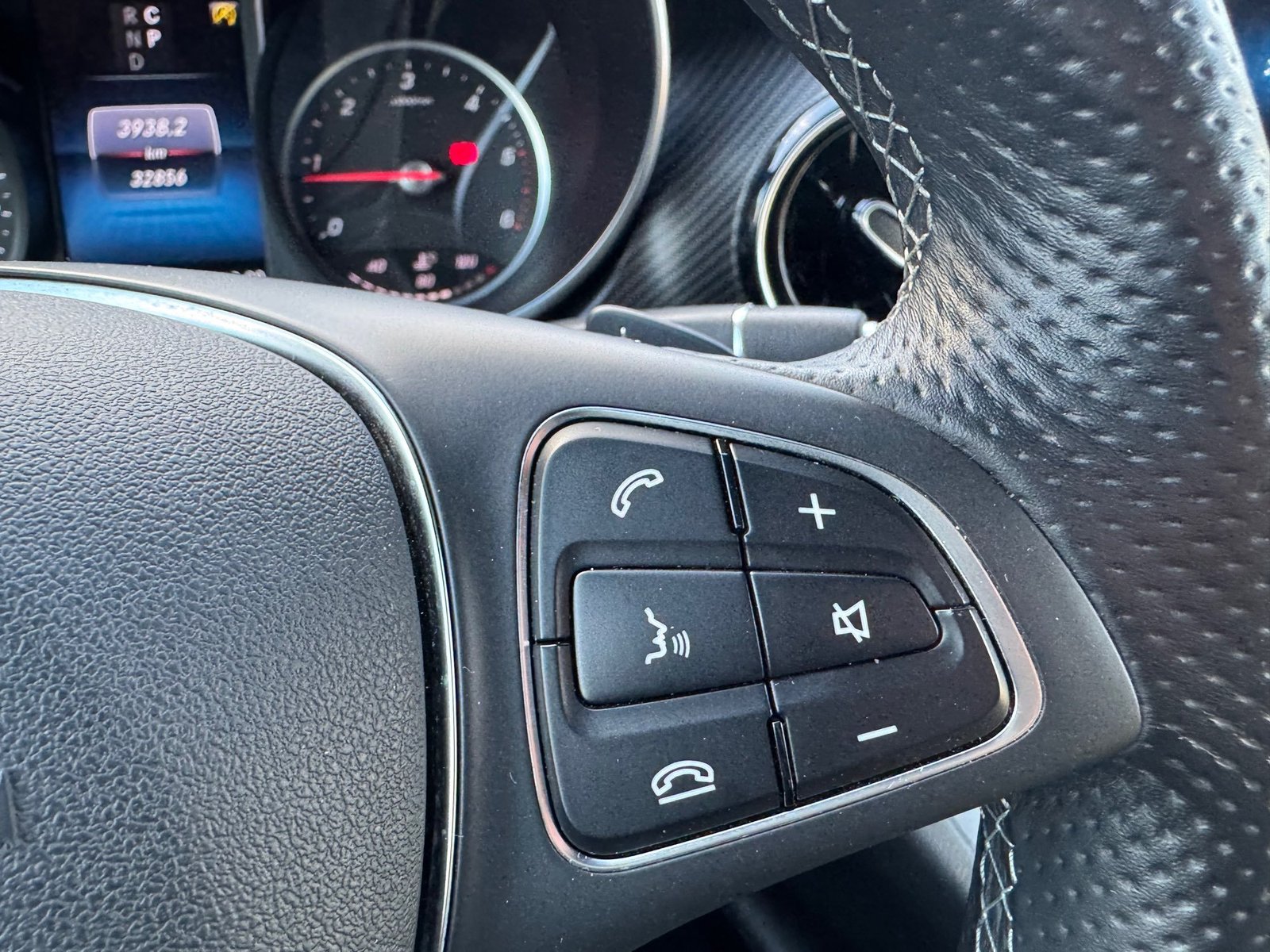 Mercedes-Benz V 300d AMG Line – Image 36