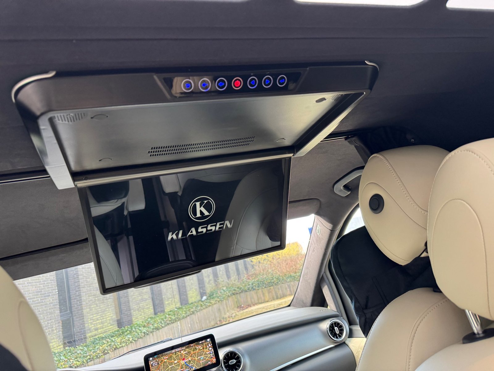 Mercedes-Benz V 300d AMG Line – Image 27