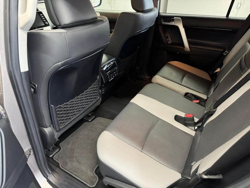 TOYOTA Land Cruiser 2.8TD Invincible – Image 9