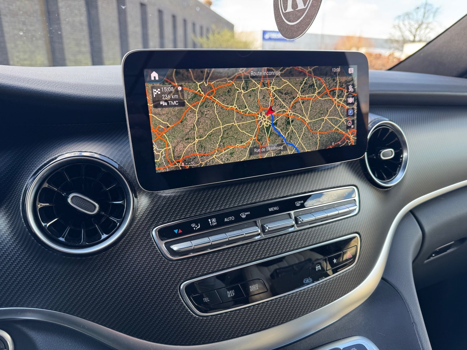 Mercedes-Benz V 300d AMG Line – Image 13