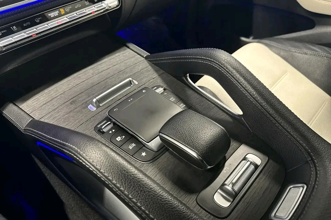 Mercedes-Benz GLE 350 4MATIC – Image 24