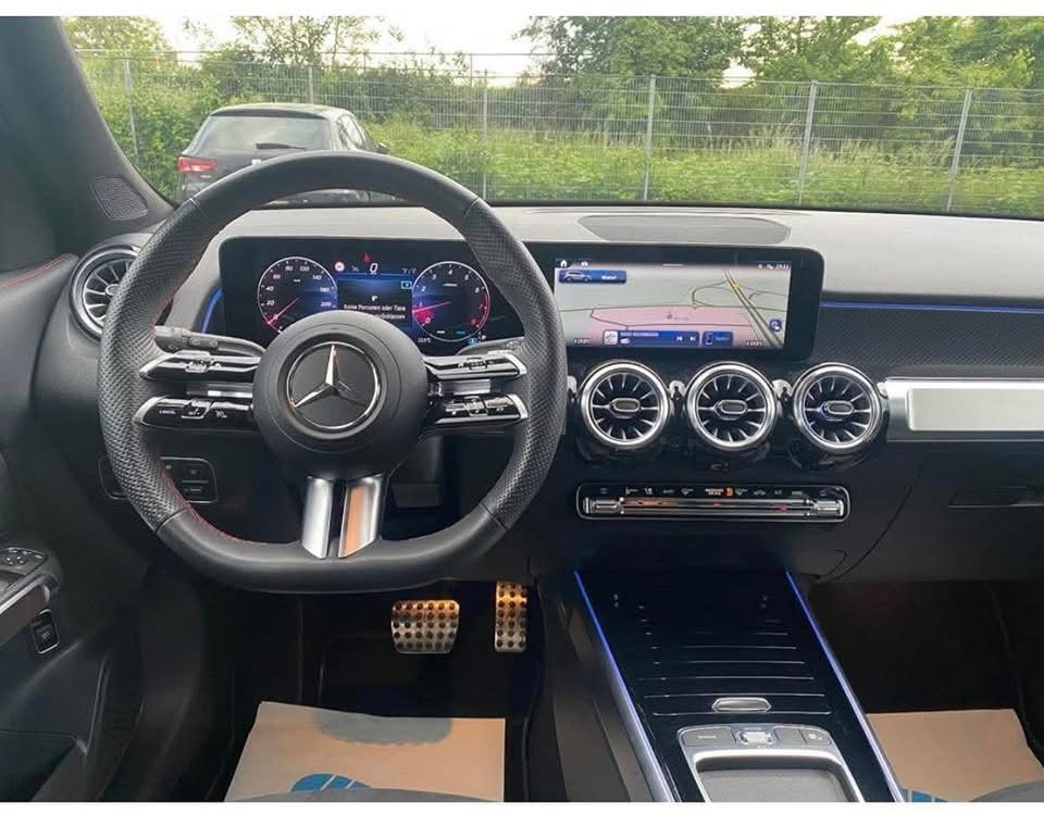 Mercedes-Benz GLB 200 AMG – Image 9