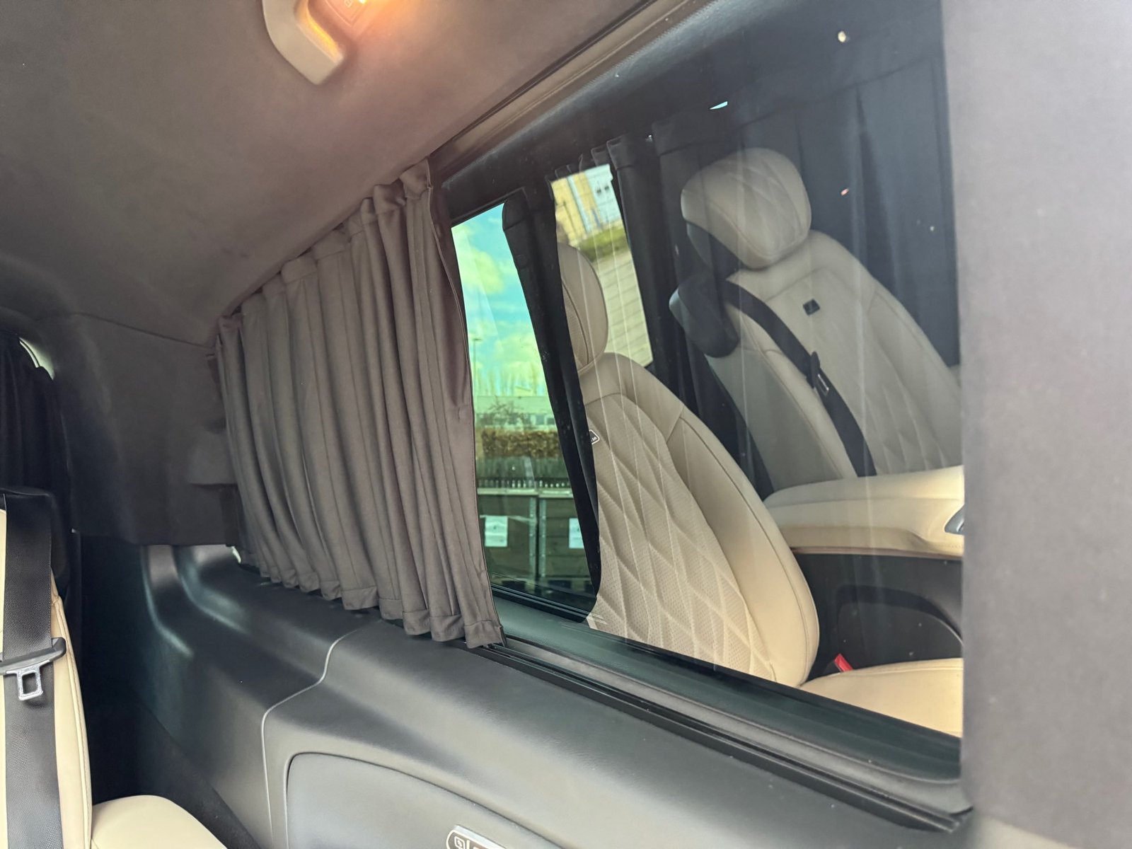 Mercedes-Benz V 300d AMG Line – Image 12