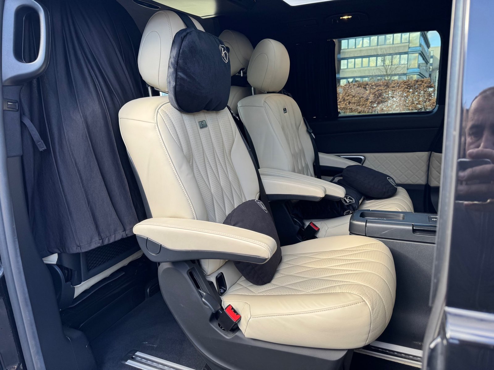 Mercedes-Benz V 300d AMG Line – Image 11
