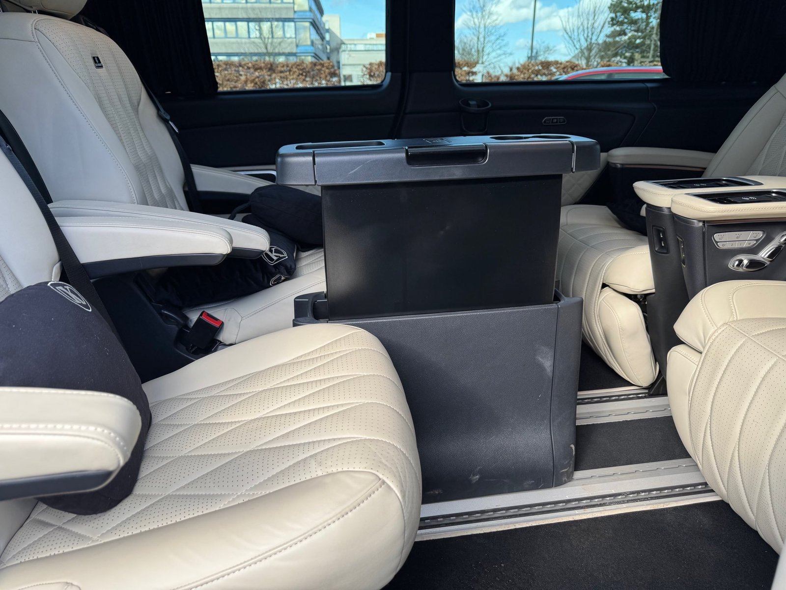 Mercedes-Benz V 300d AMG Line – Image 46