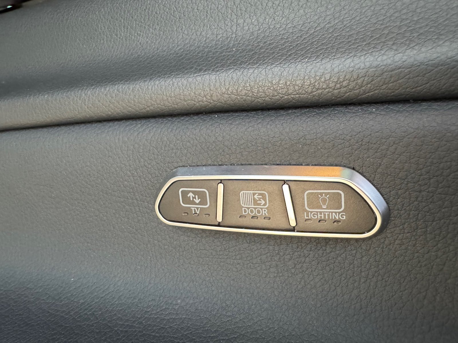 Mercedes-Benz V 300d AMG Line – Image 44