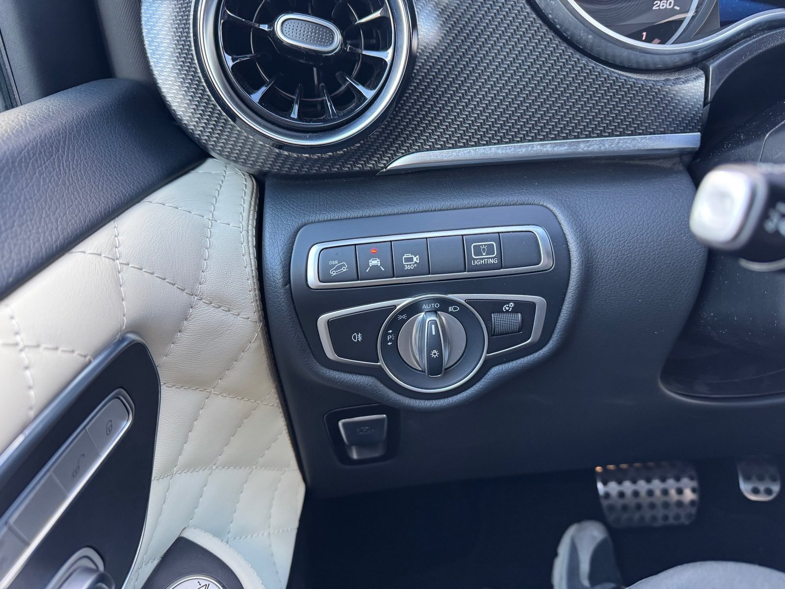 Mercedes-Benz V 300d AMG Line – Image 18