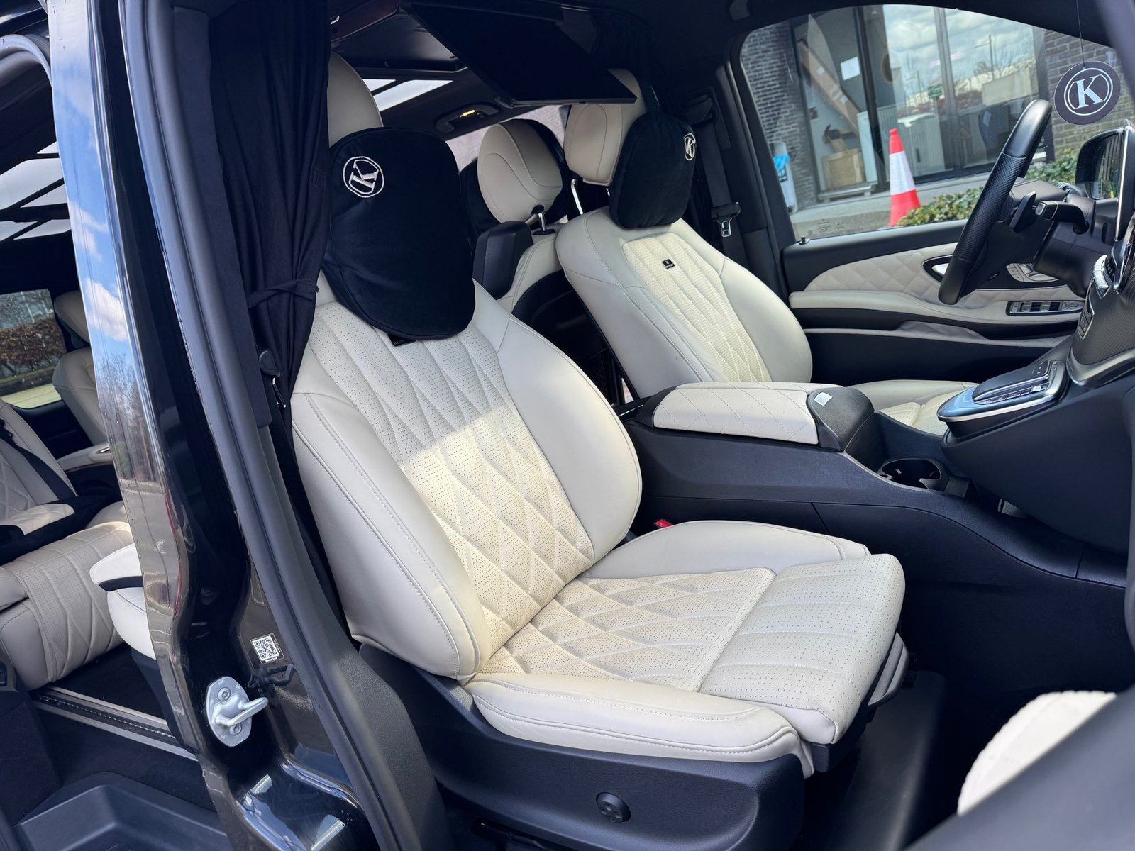 Mercedes-Benz V 300d AMG Line – Image 40