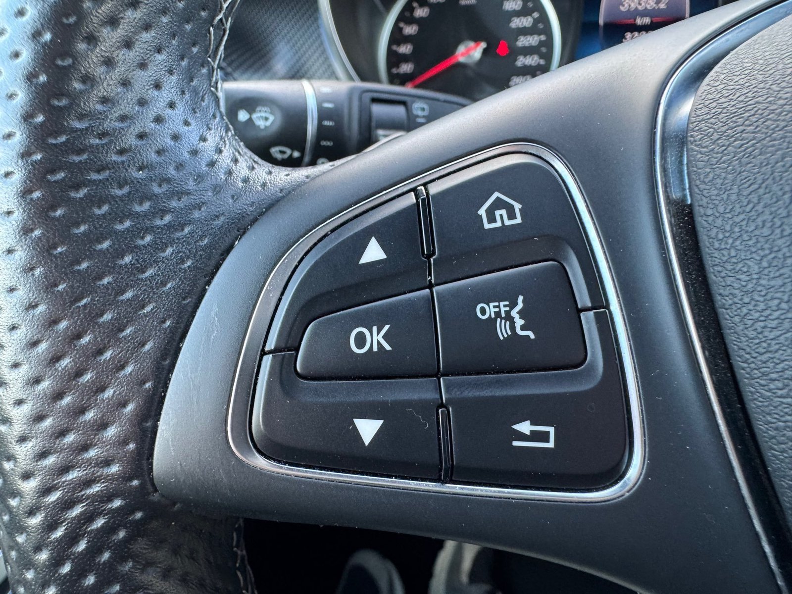 Mercedes-Benz V 300d AMG Line – Image 21