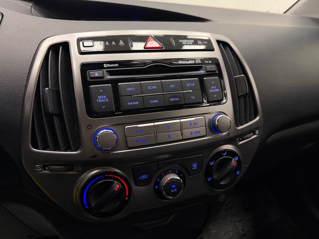 Hyundai i20 1.2 85 CV – Image 16