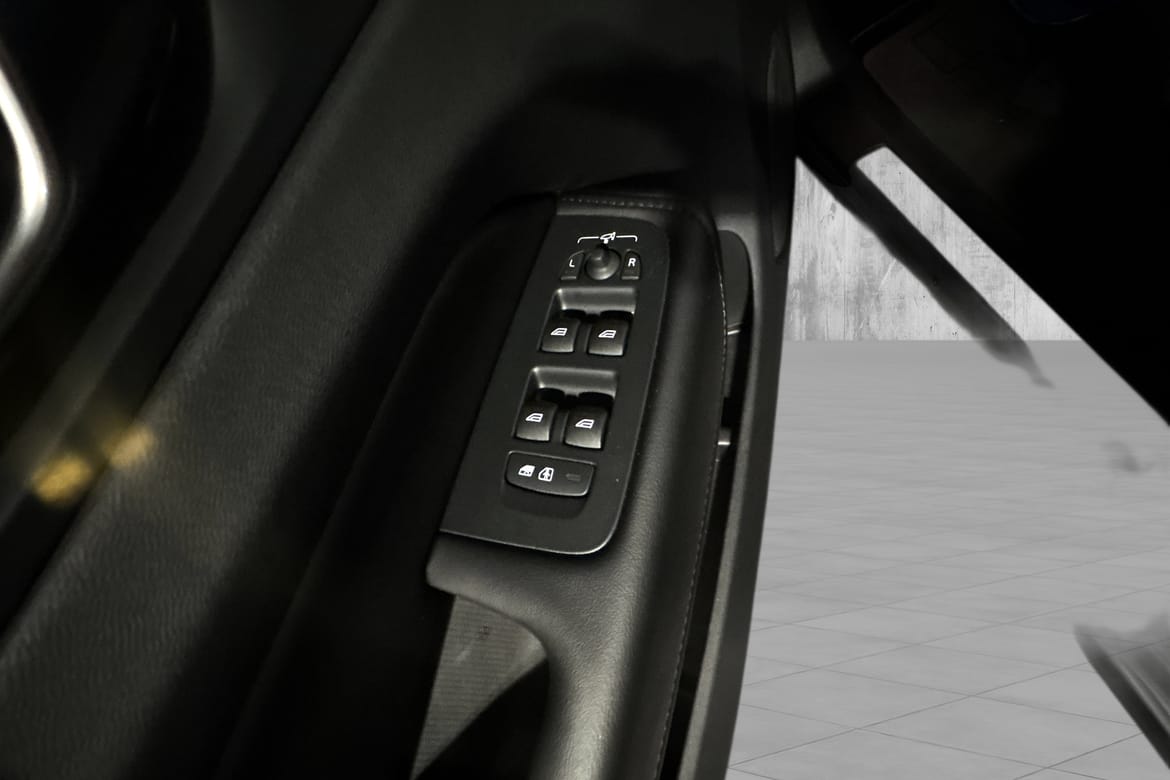 Volvo XC60 T6 Dark PLUS HYBRIDE – Image 31